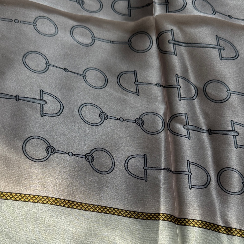 Elegant Pink and Gold Silk Scarf - Picture 8 of 9